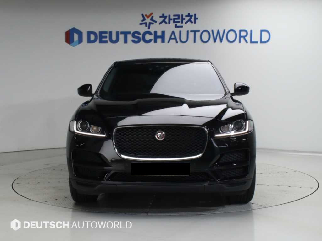 Jaguar F-PACE — photo 03