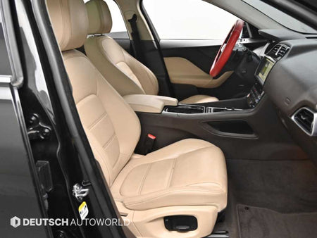 Jaguar F-PACE — photo 10