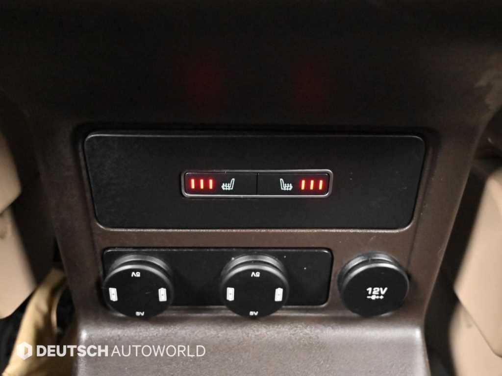 Jaguar F-PACE — photo 16