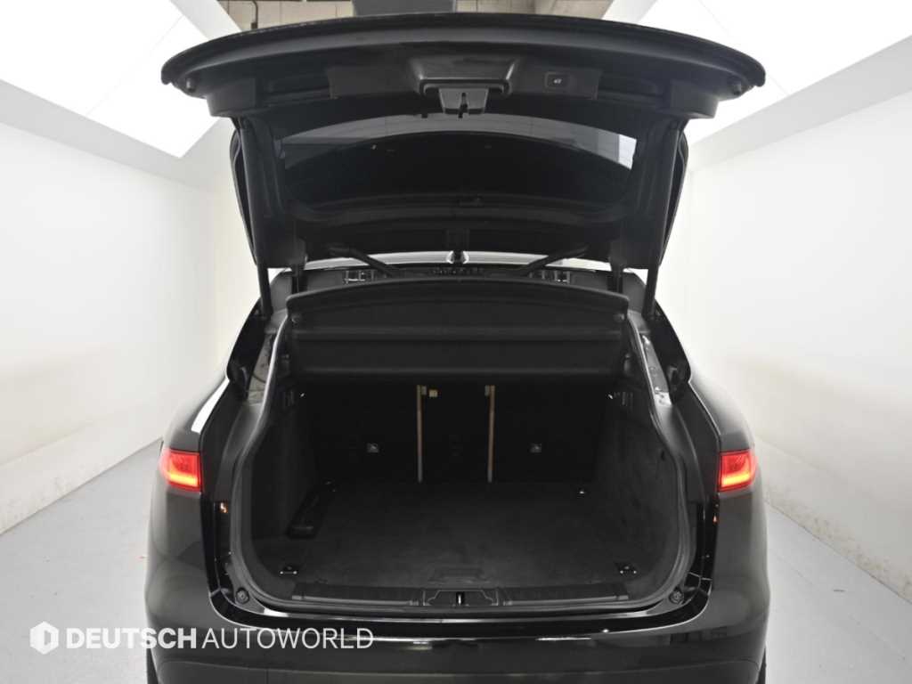 Jaguar F-PACE — photo 19