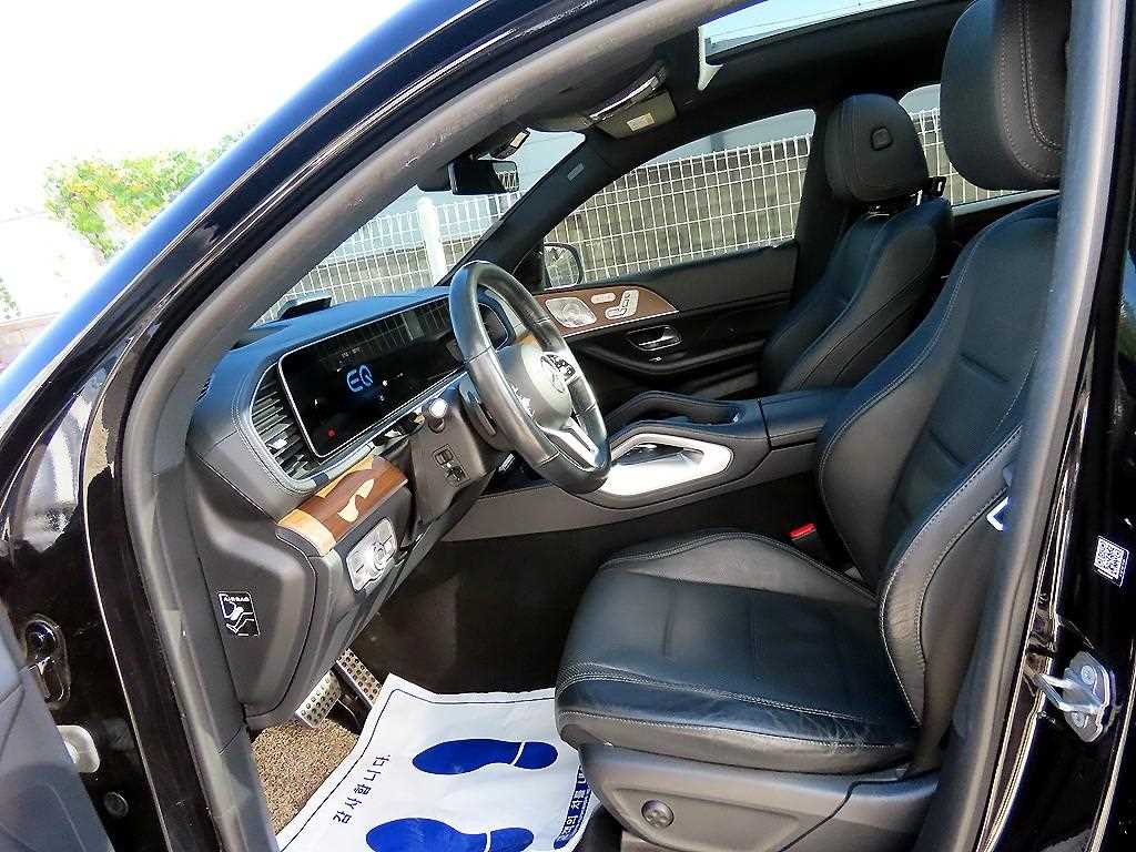 Mercedes-Benz GLE-Class — photo 05