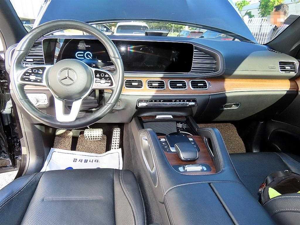 Mercedes-Benz GLE-Class — photo 07
