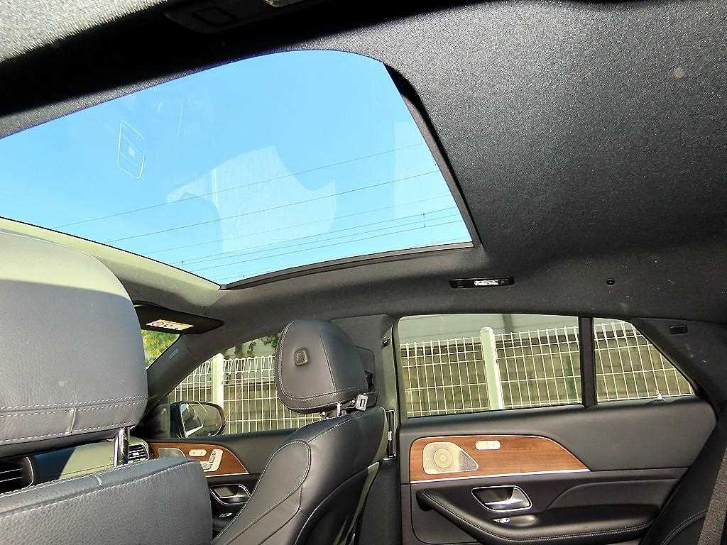 Mercedes-Benz GLE-Class — photo 16