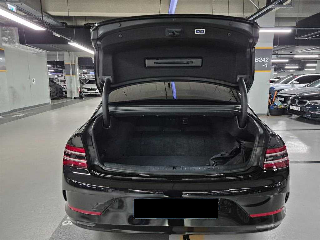Genesis G80 — photo 05