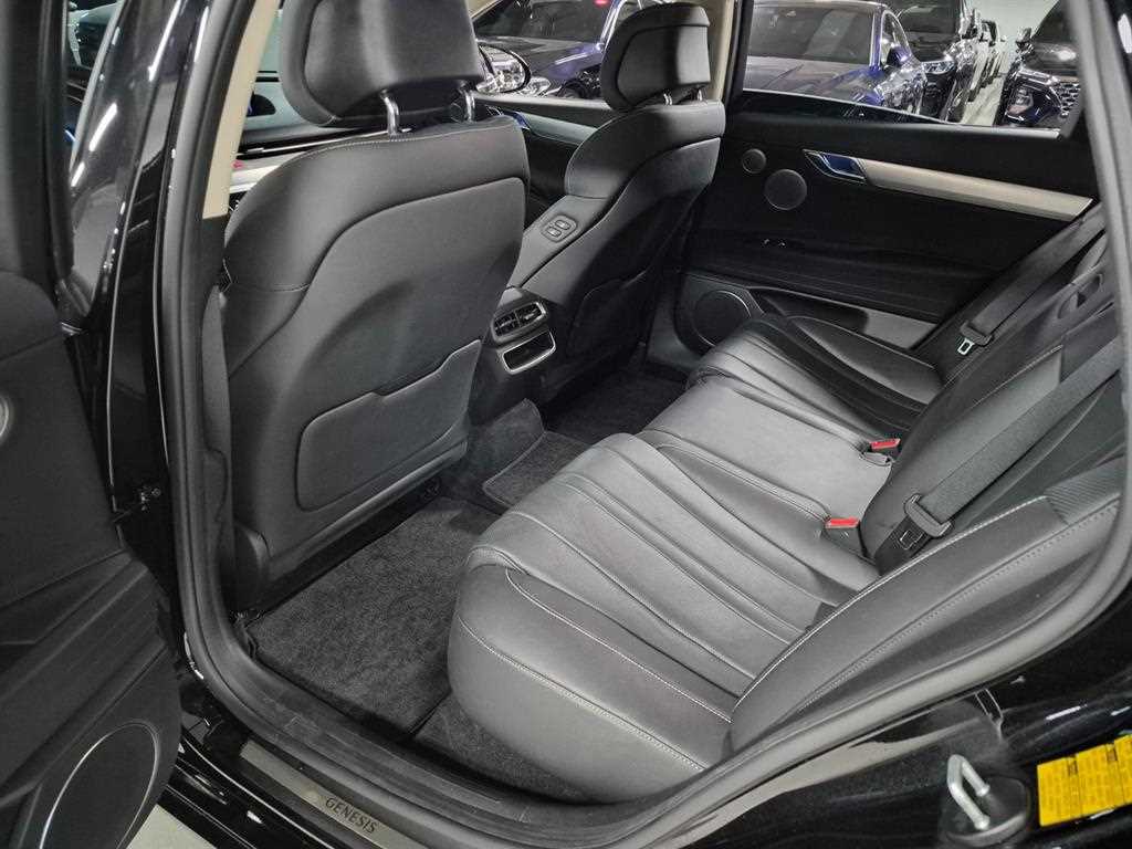 Genesis G80 — photo 10