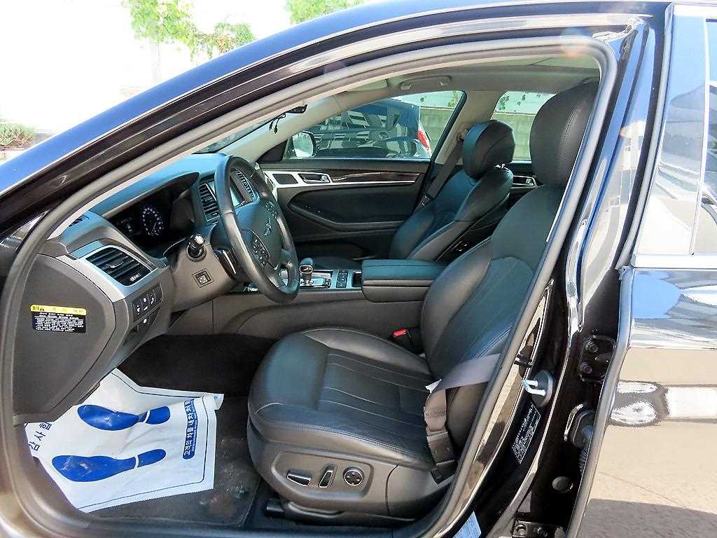 Genesis G80 — photo 05
