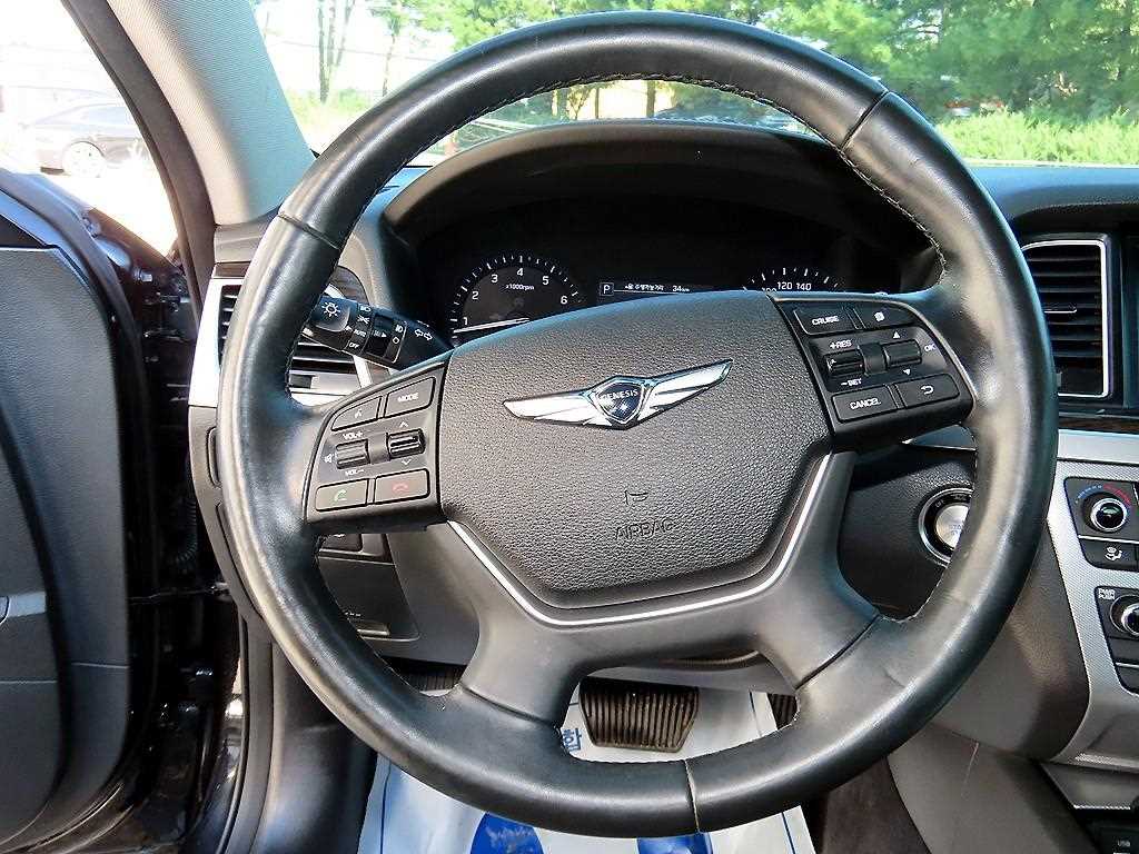Genesis G80 — photo 08