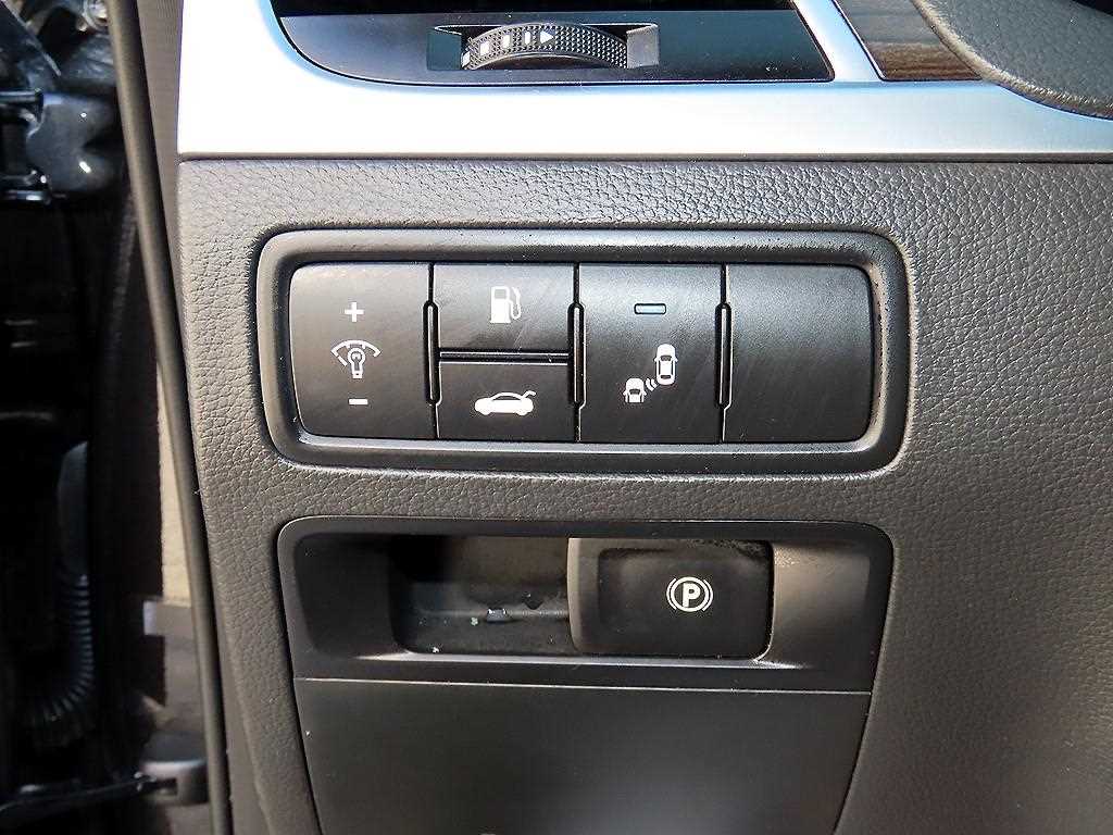 Genesis G80 — photo 12