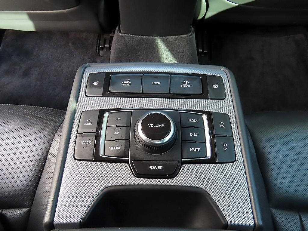 Genesis G80 — photo 16