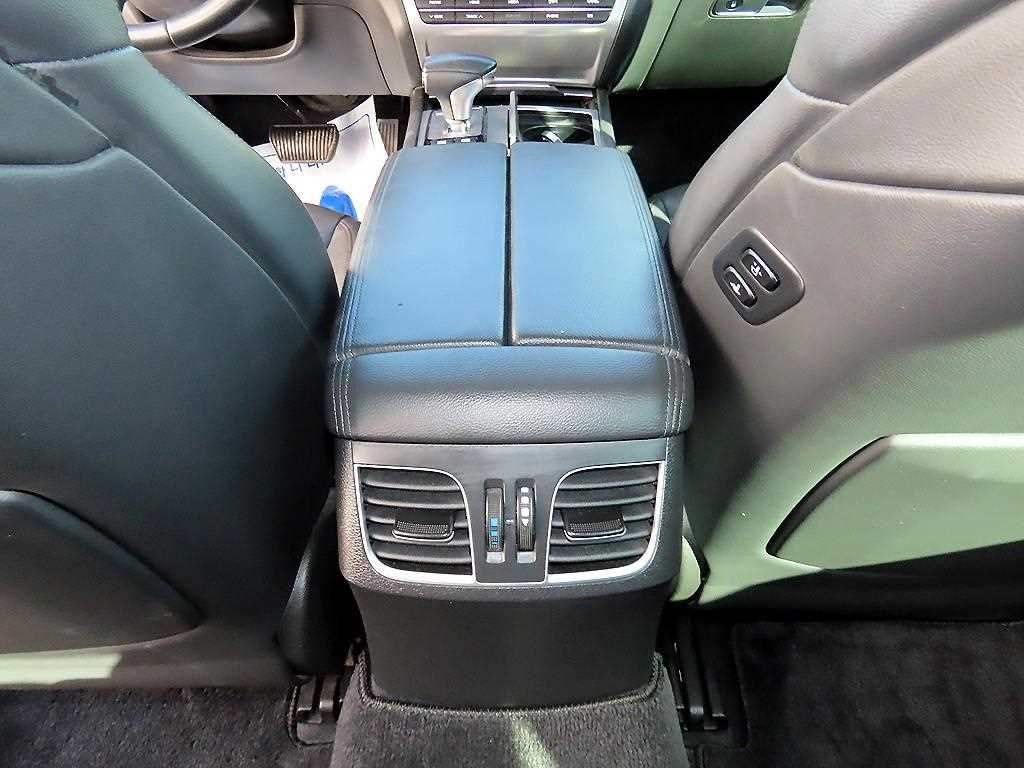 Genesis G80 — photo 17