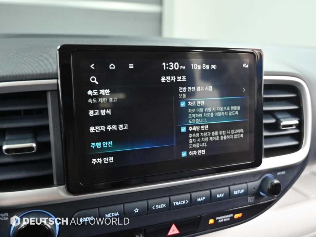 Hyundai Venue — photo 17