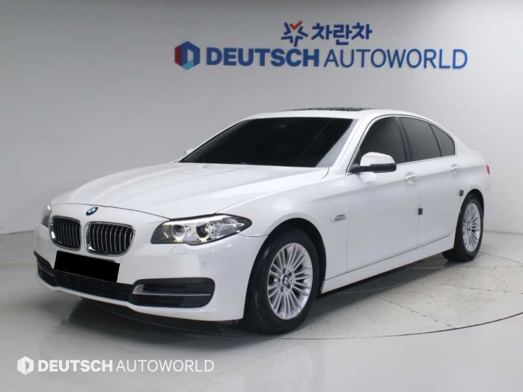 BMW 5-Series — photo 01