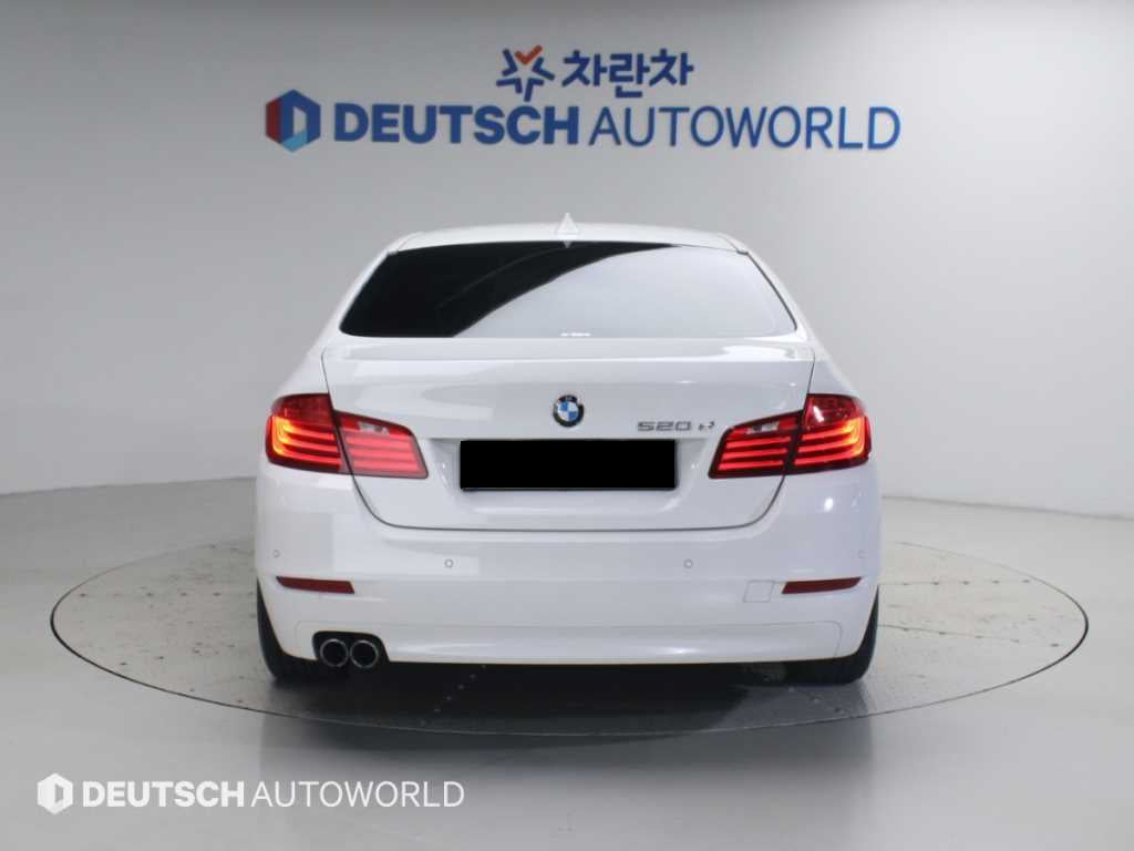 BMW 5-Series — photo 04