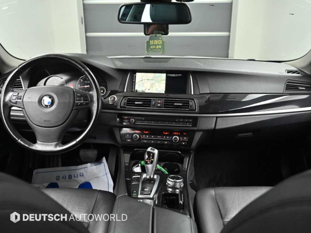 BMW 5-Series — photo 07