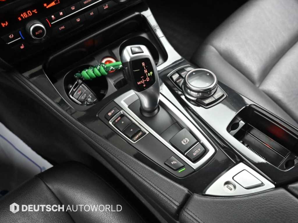 BMW 5-Series — photo 09