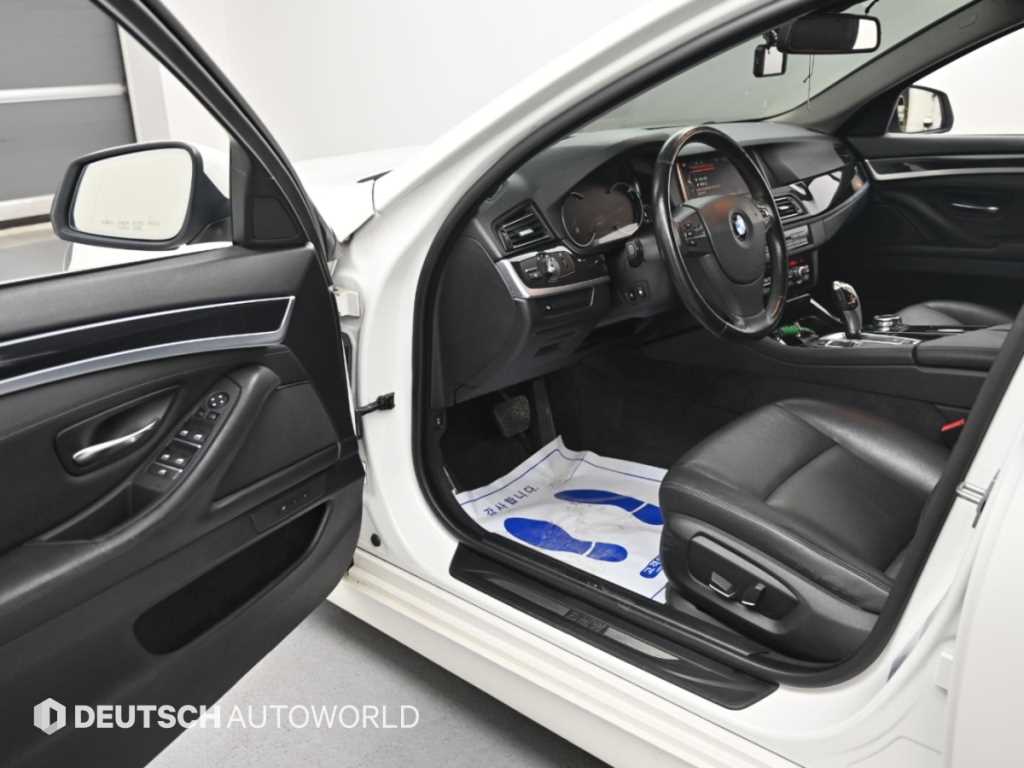 BMW 5-Series — photo 11
