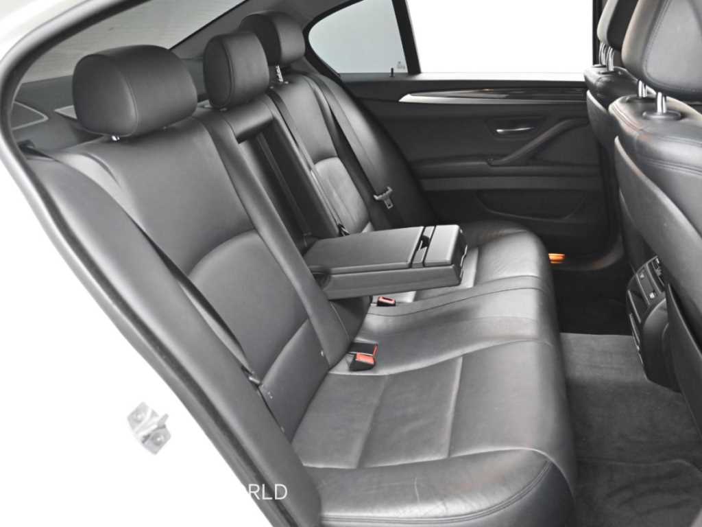BMW 5-Series — photo 12