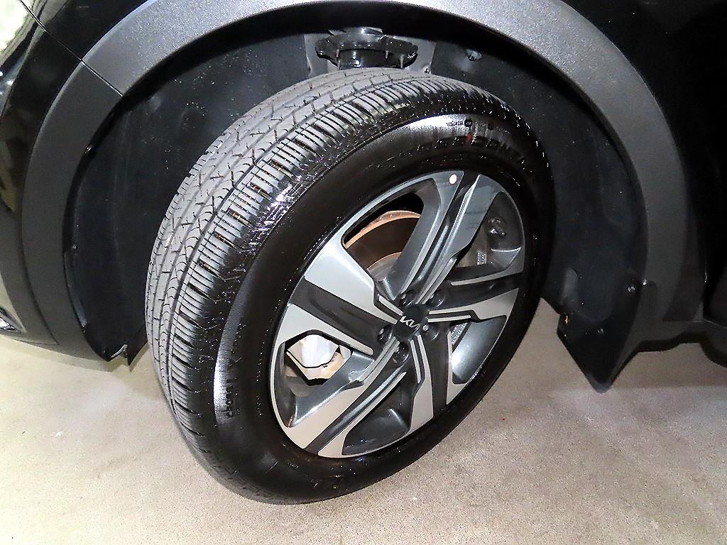 Kia Sorento — photo 20