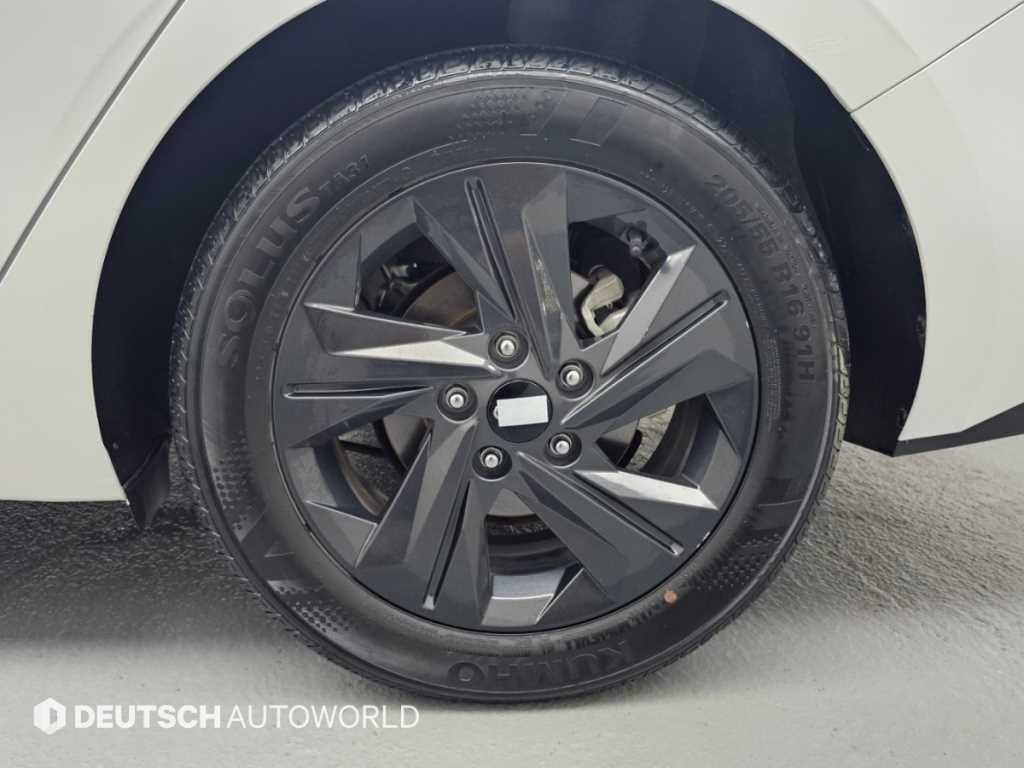 Hyundai Avante — photo 05