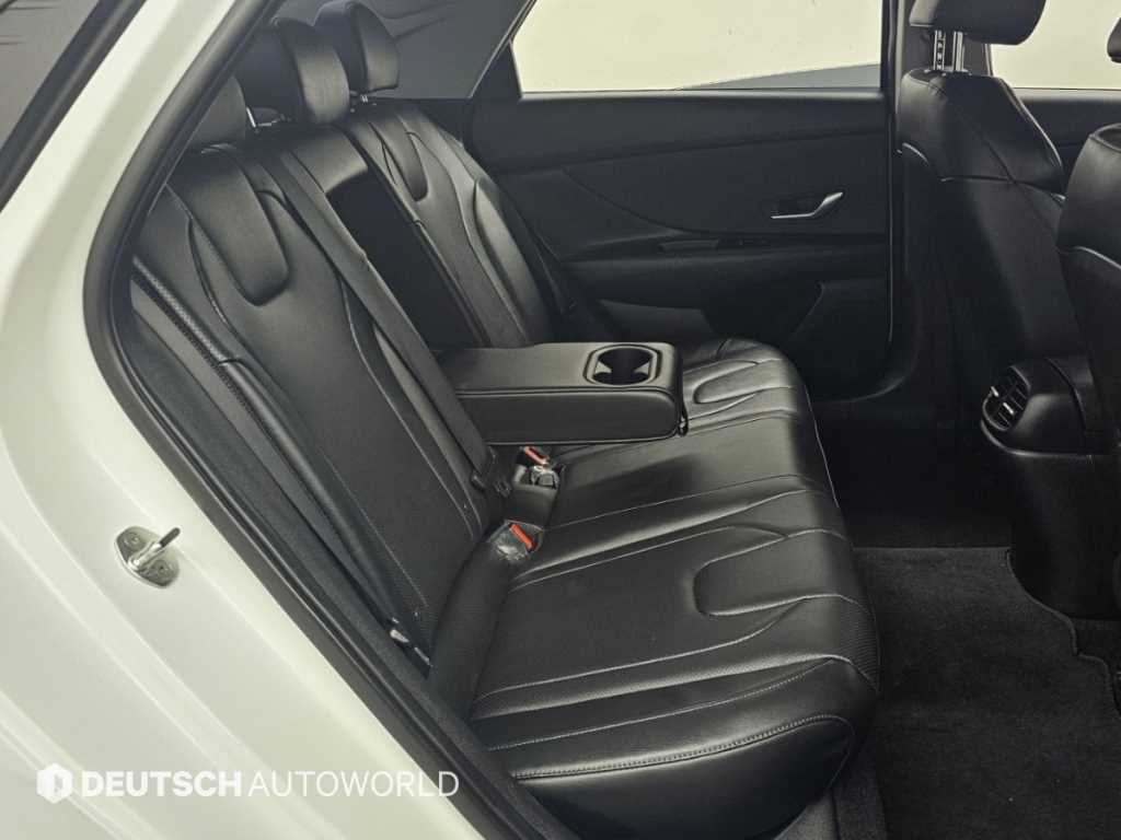 Hyundai Avante — photo 12