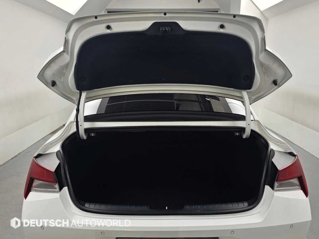 Hyundai Avante — photo 19