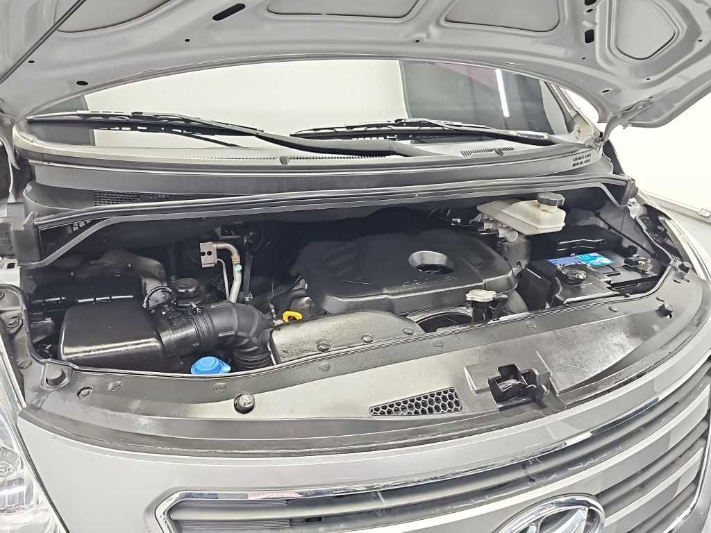 Hyundai Starex — photo 05