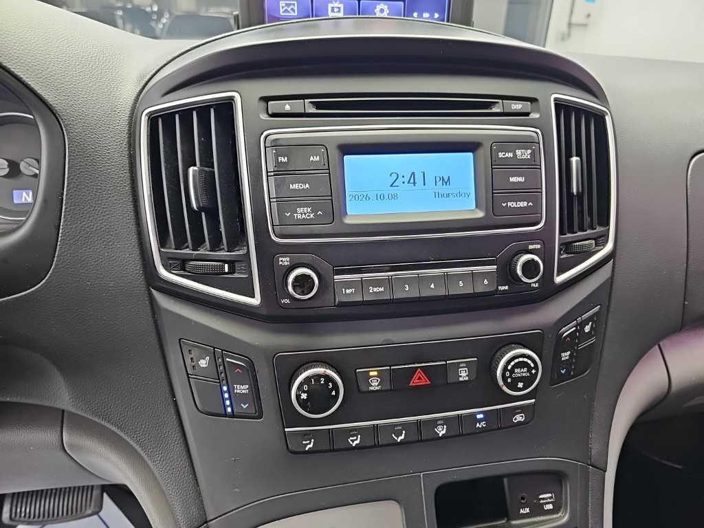 Hyundai Starex — photo 10