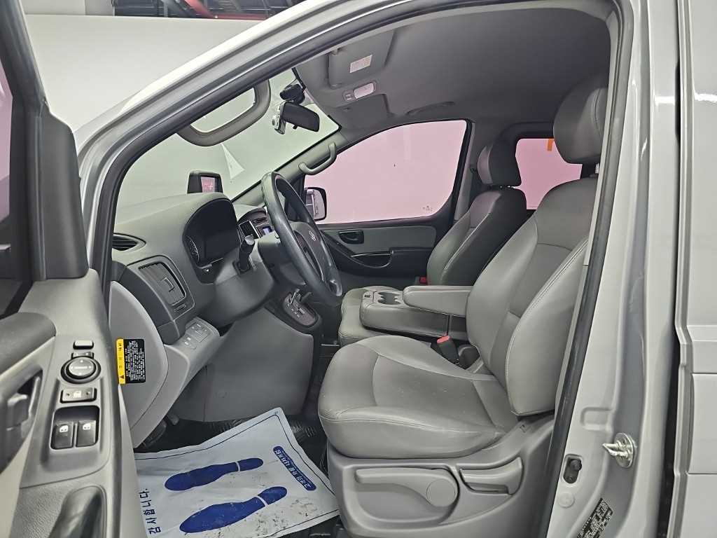 Hyundai Starex — photo 11