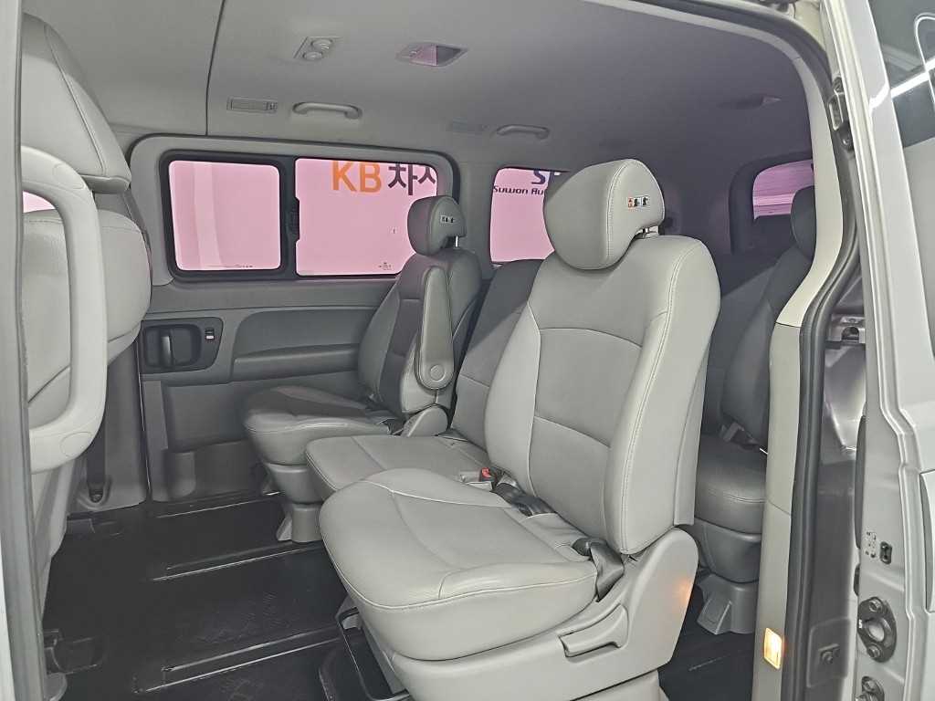 Hyundai Starex — photo 12