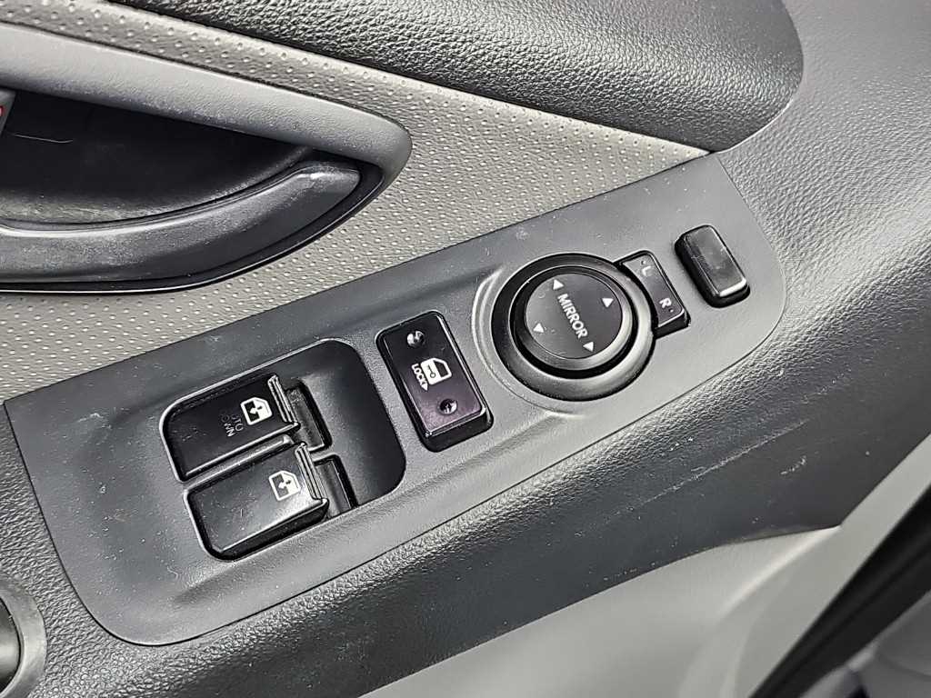 Hyundai Starex — photo 17