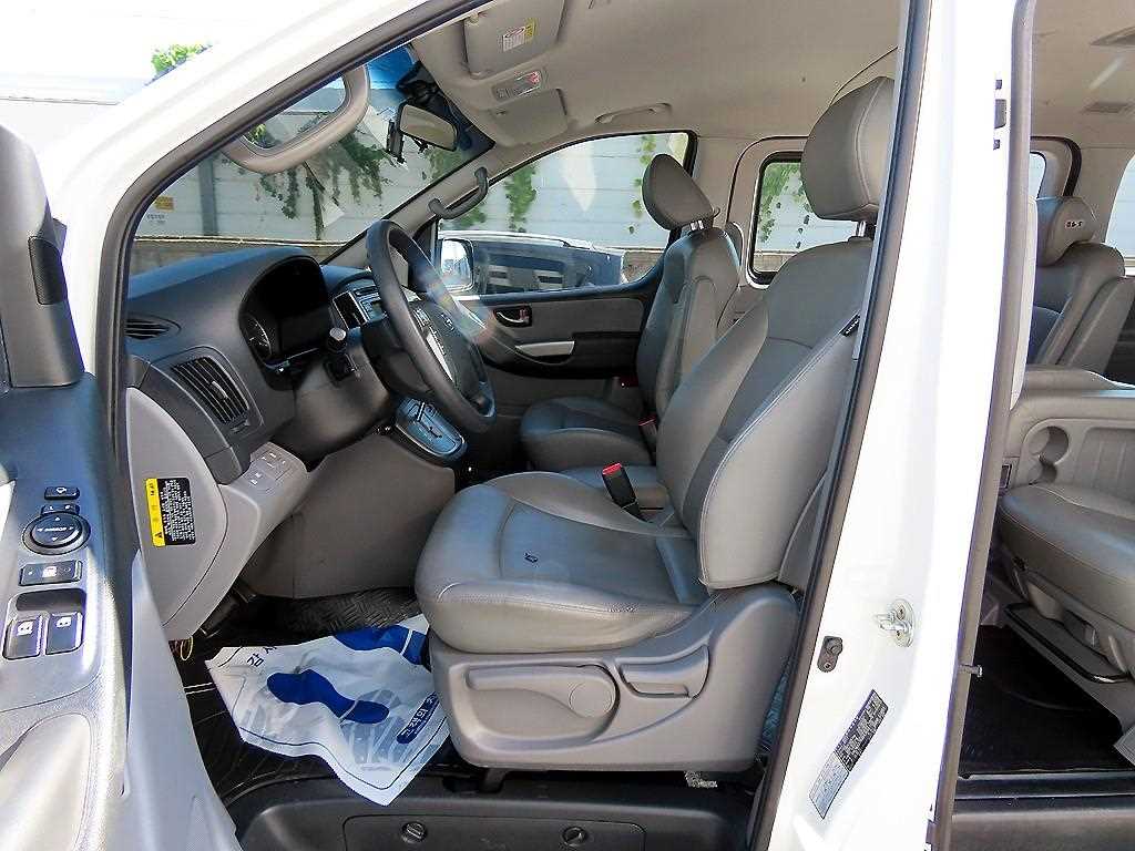 Hyundai Starex — photo 05