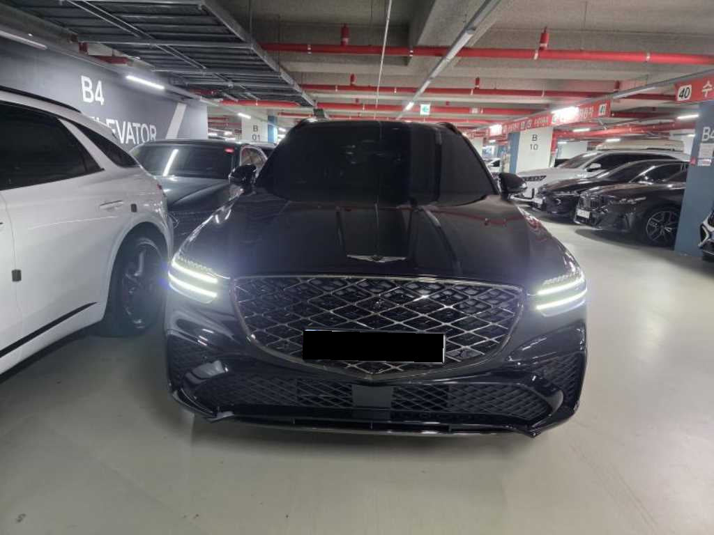 Genesis GV70 — photo 01