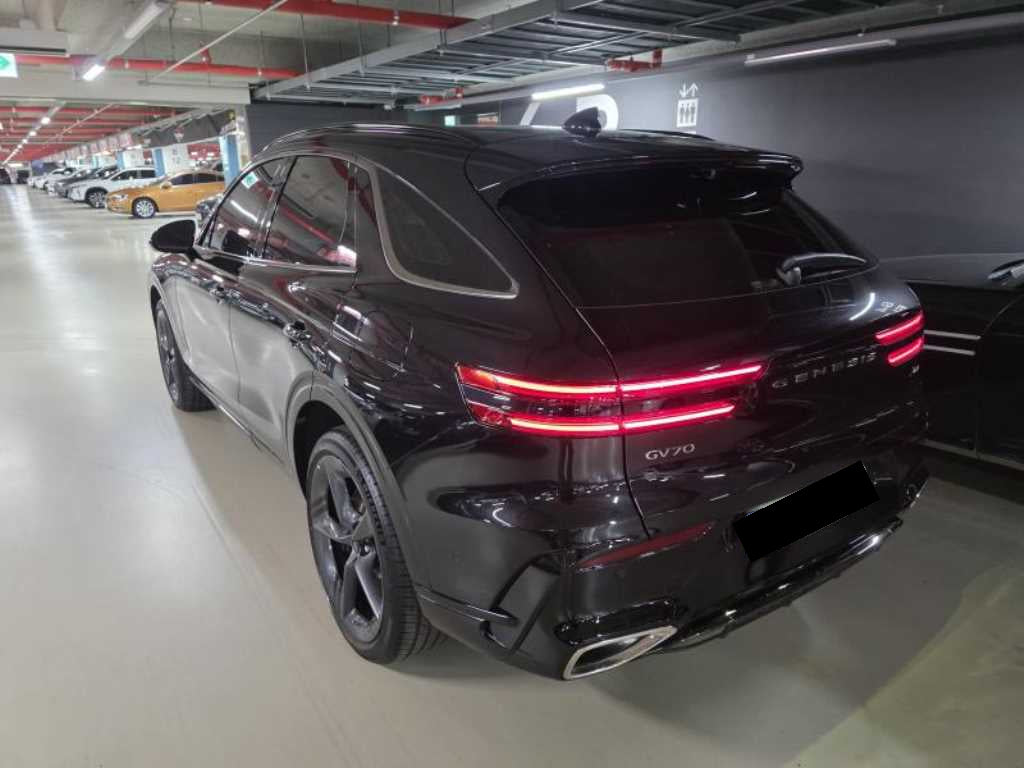 Genesis GV70 — photo 04