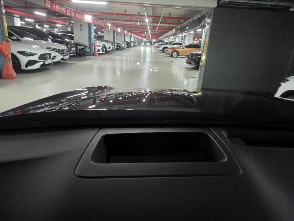 Genesis GV70 — photo 12