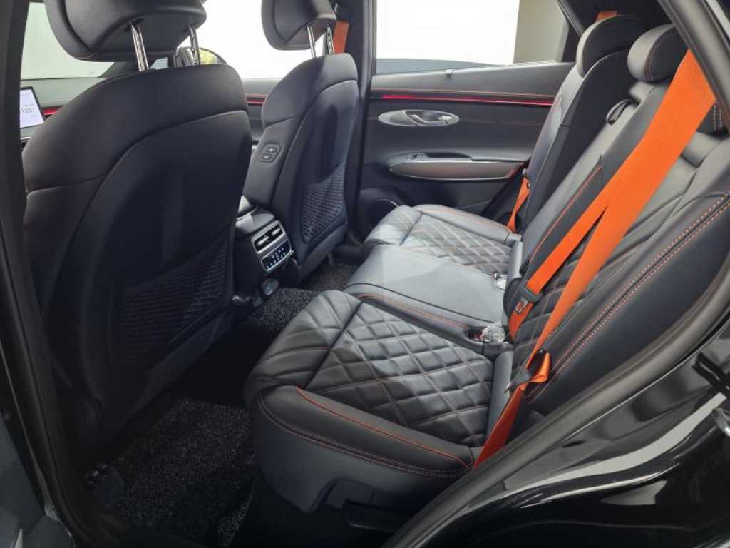 Genesis GV70 — photo 15