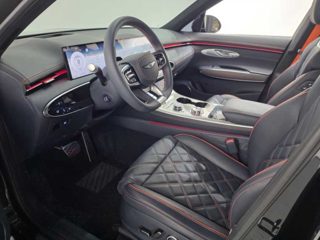 Genesis GV70 — photo 16