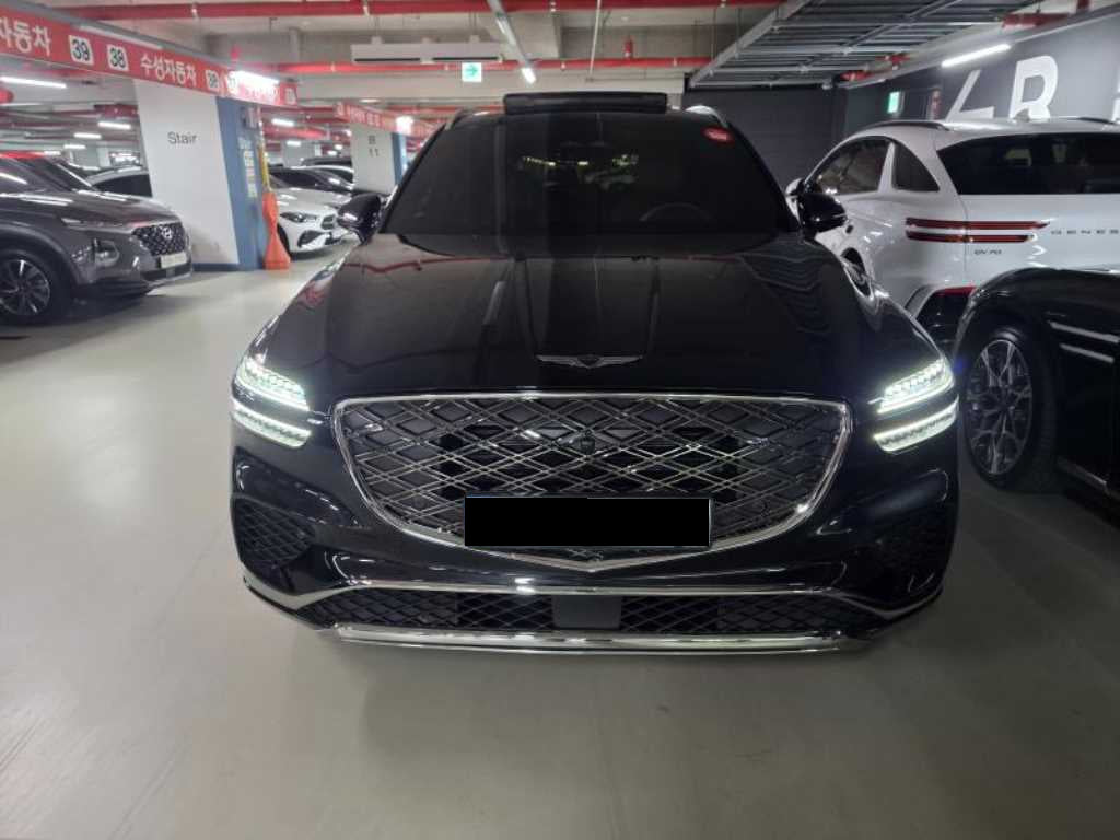 Genesis GV70 — photo 01