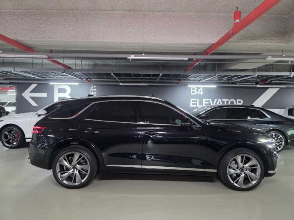 Genesis GV70 — photo 03