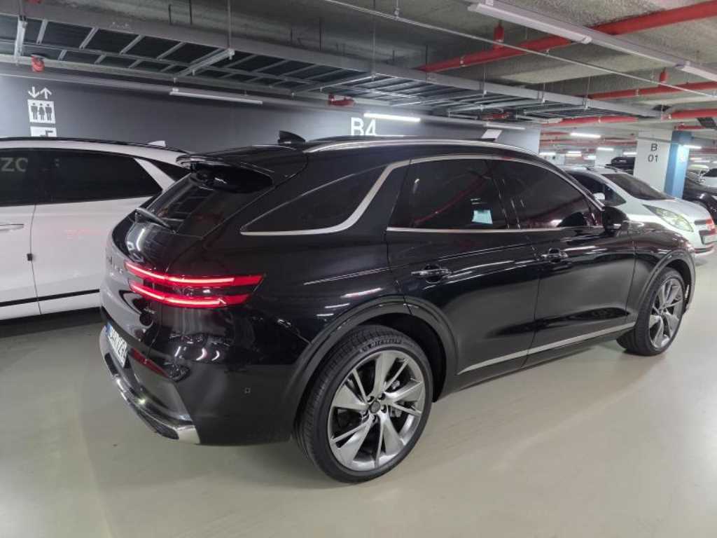 Genesis GV70 — photo 04