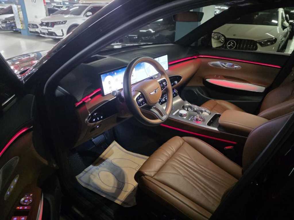 Genesis GV70 — photo 07