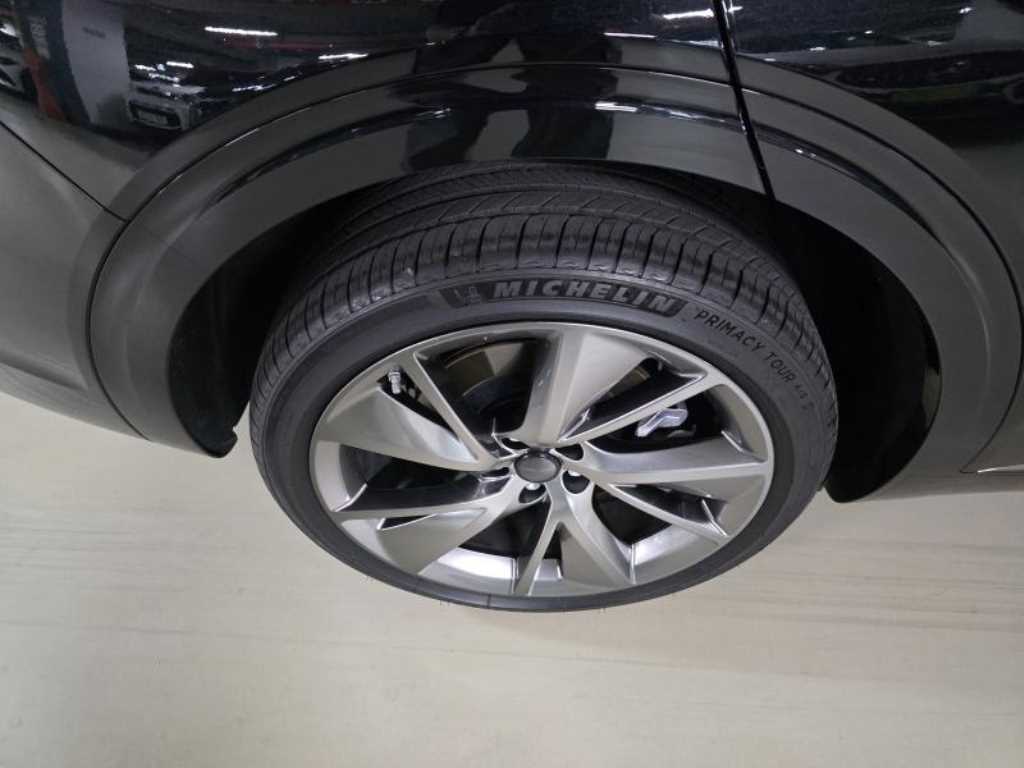 Genesis GV70 — photo 11