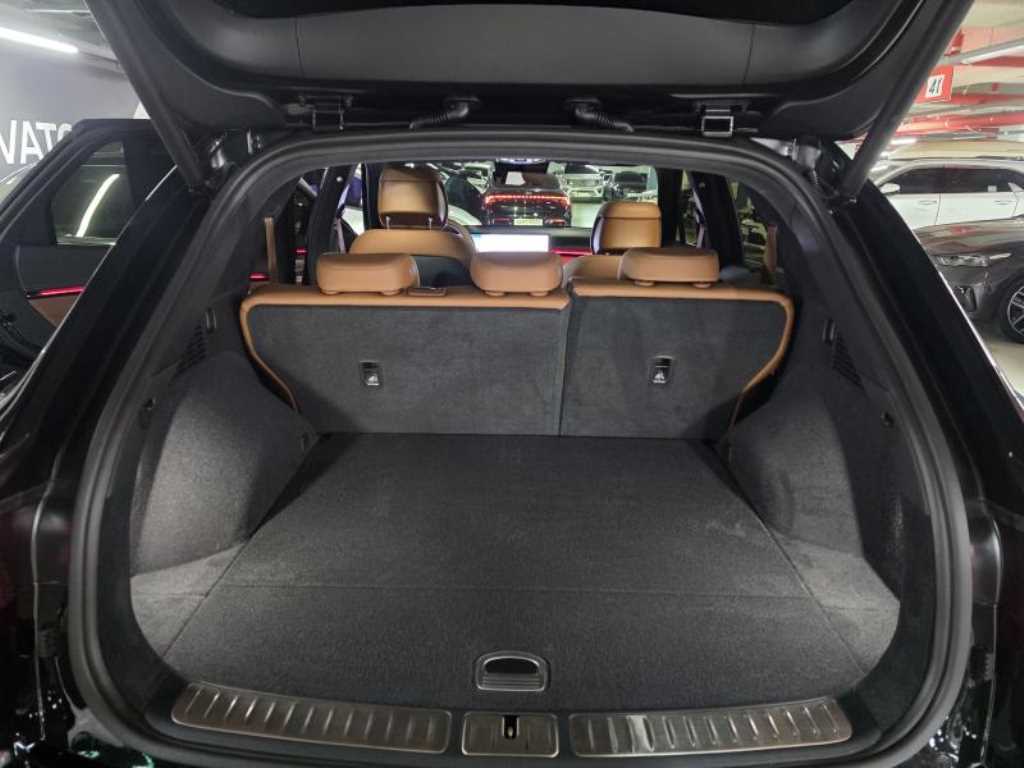 Genesis GV70 — photo 12