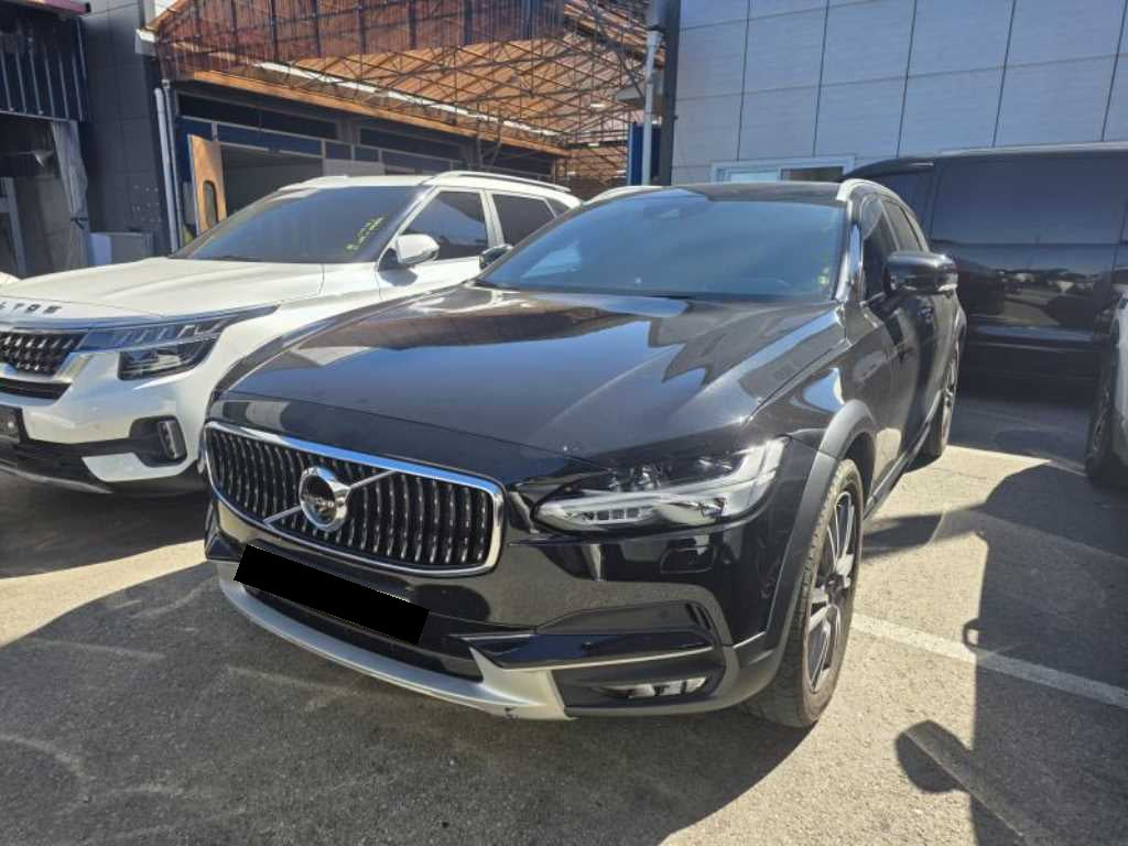 Volvo V90 — photo 02