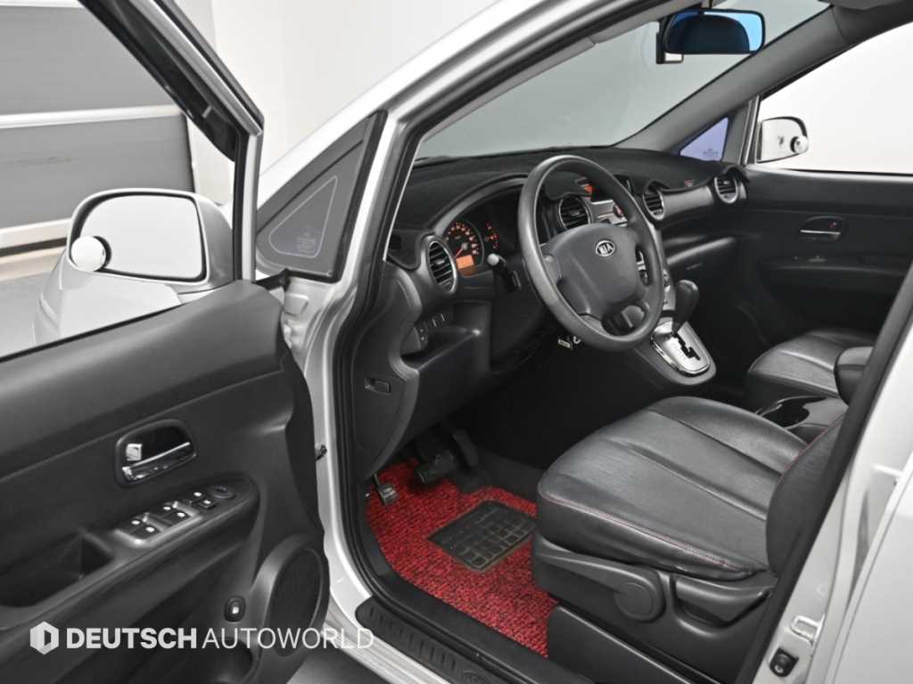 Kia Carens — photo 11