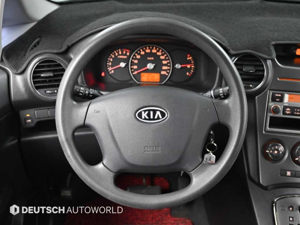 Kia Carens — photo 13