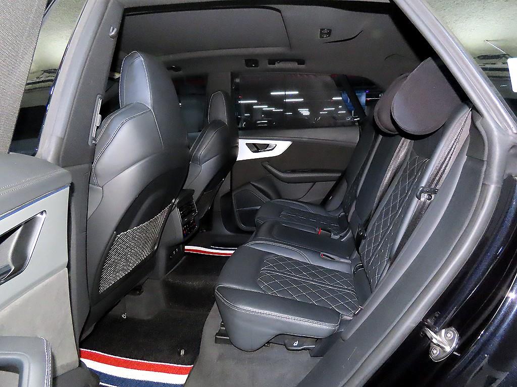 Audi Q8 — photo 07