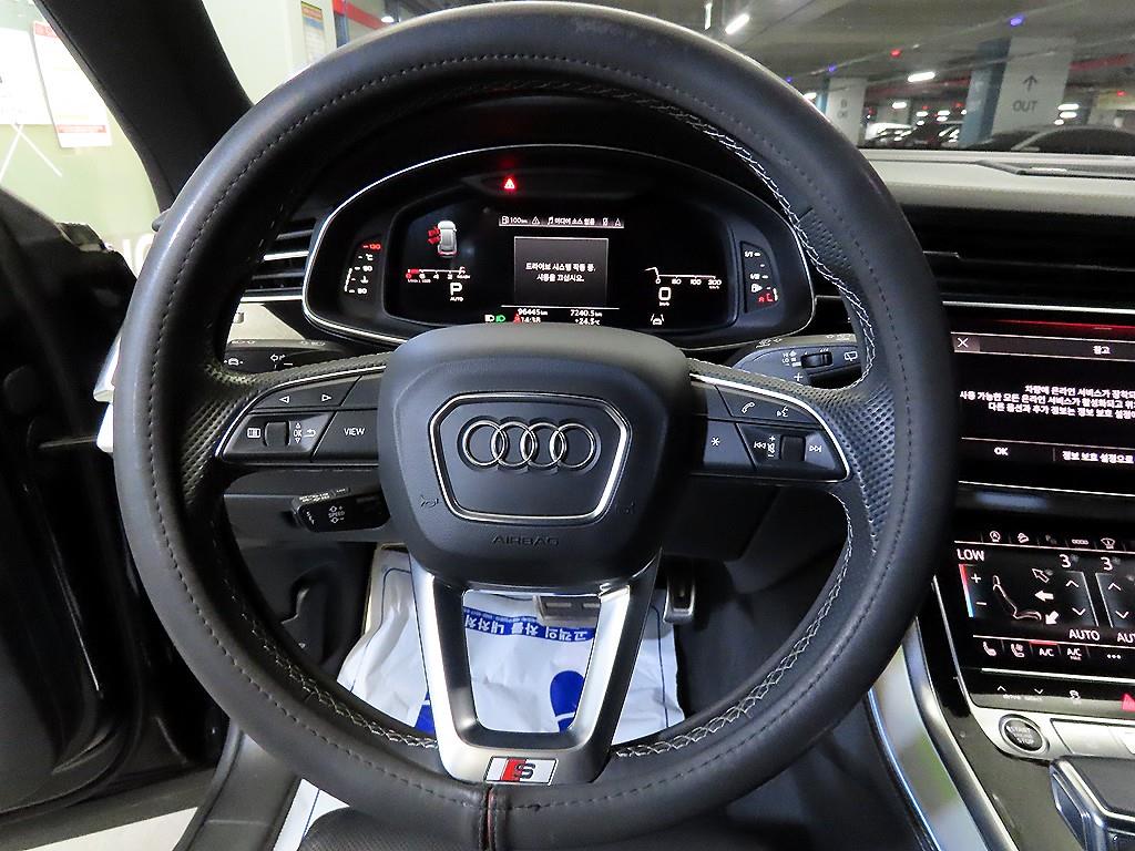 Audi Q8 — photo 08