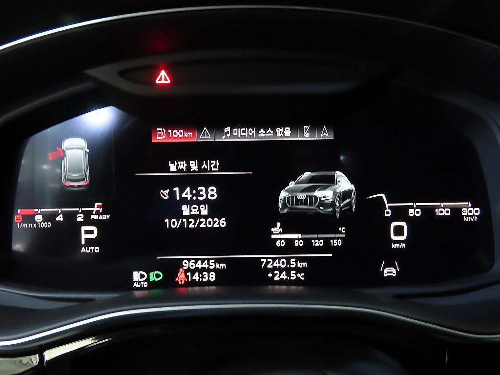 Audi Q8 — photo 09