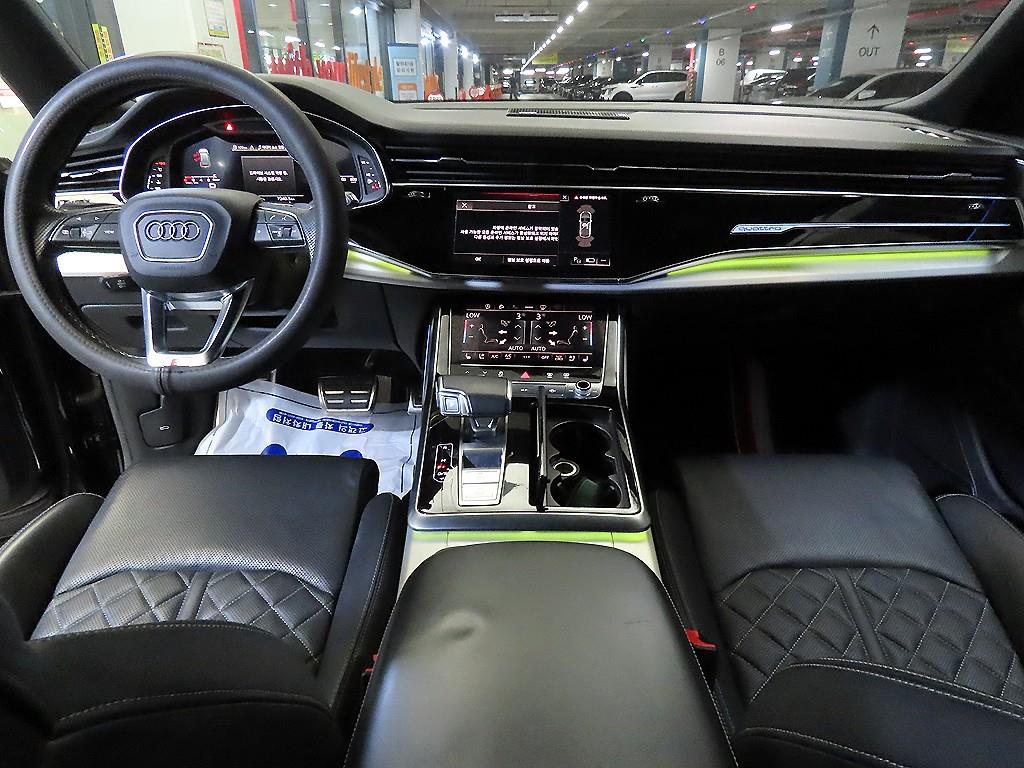 Audi Q8 — photo 10