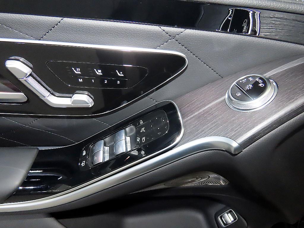 Mercedes-Benz S-Class — photo 13